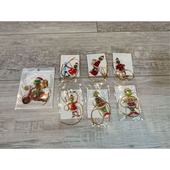 Grinch Whoville Christmas tree ornaments, bundle of 7 - Picture 1 of 9